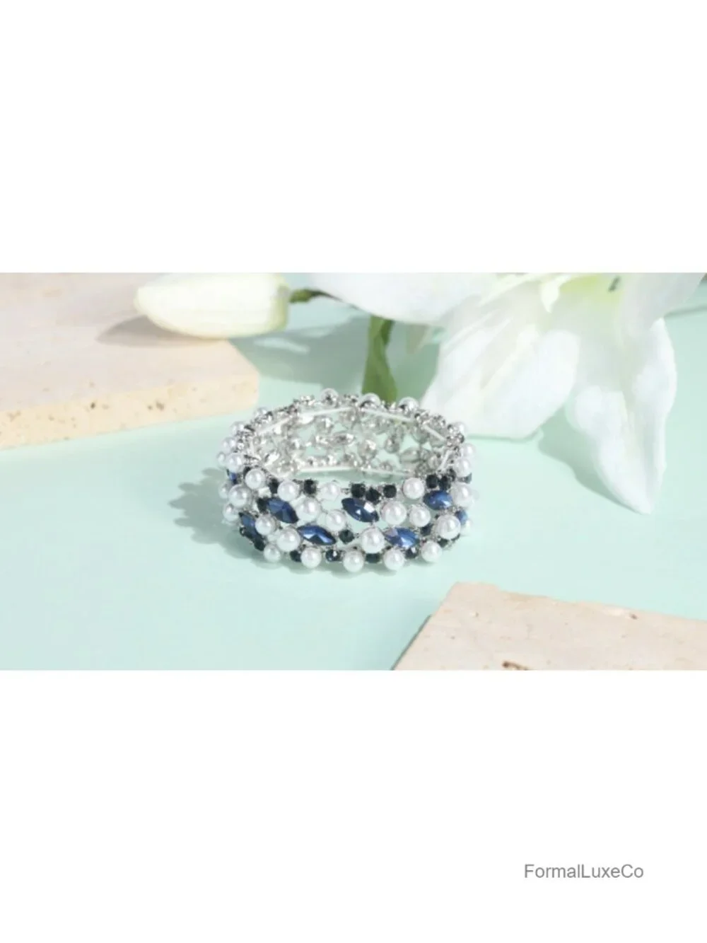 Vintage Inspired Leaf Stretch Bracelet with Simulated Pearls and Crystals